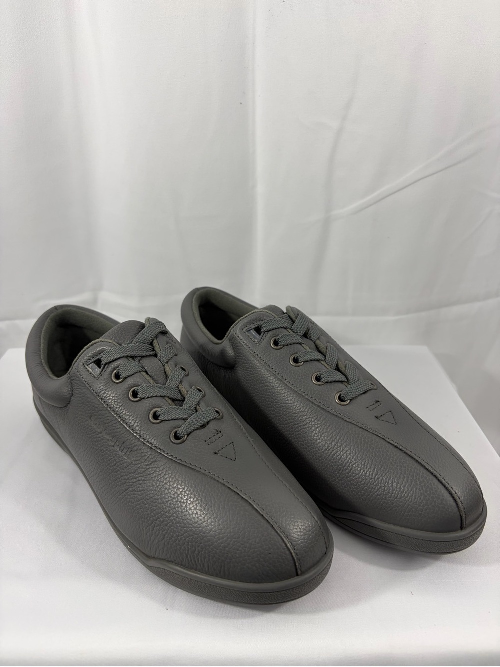 NWT Easy Spirit Women’s Size 7.5W Gray Lace-Up Sneakers